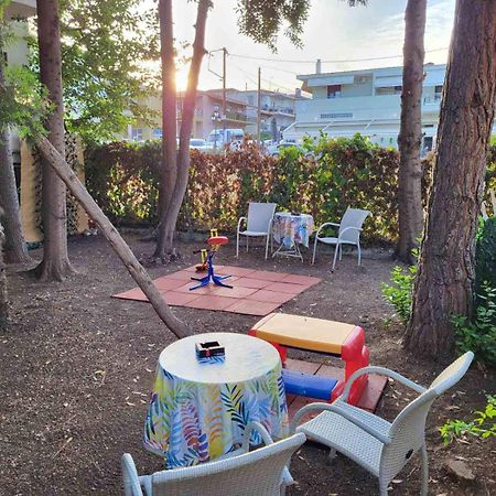 Hotel Agni -Enoikiazomena Diamerizmata Kallithea  エクステリア 写真