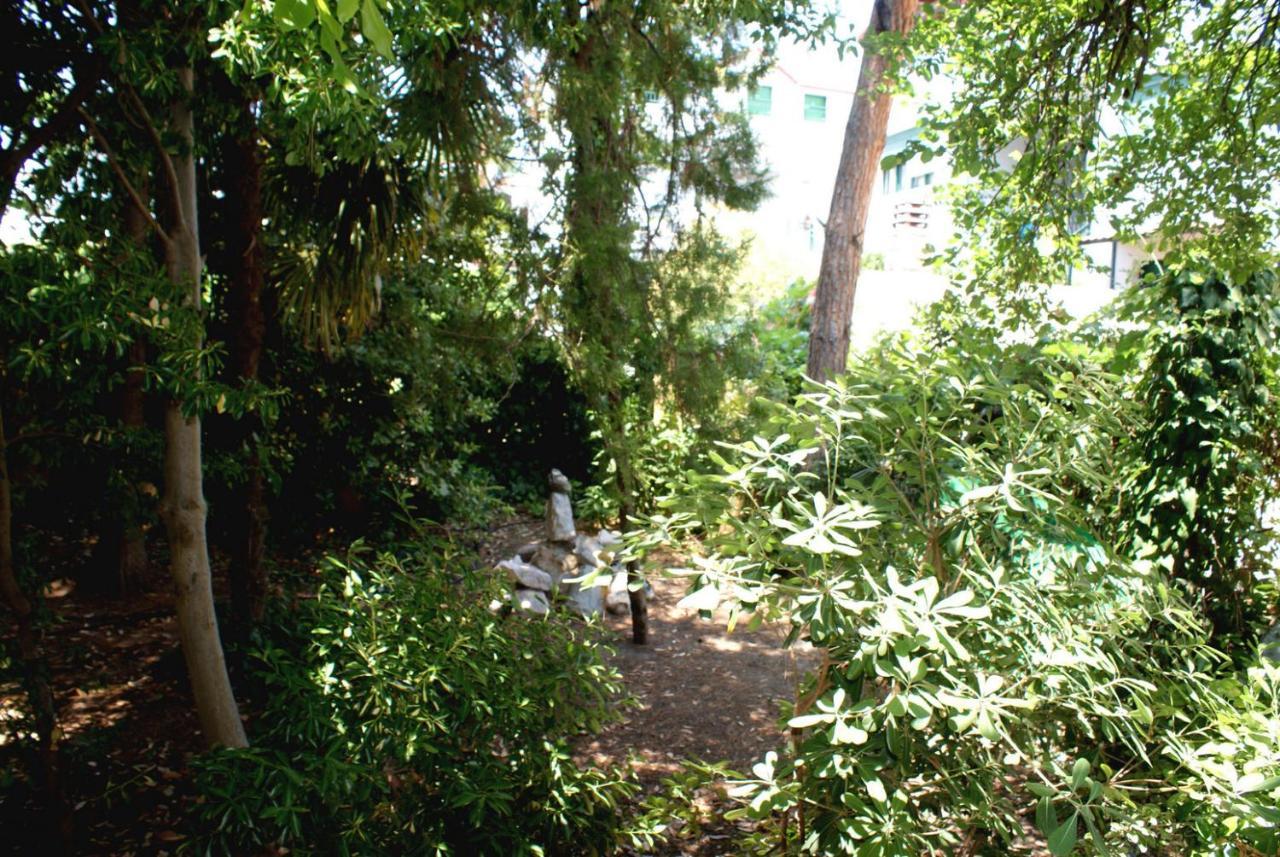 Hotel Agni -Enoikiazomena Diamerizmata Kallithea  エクステリア 写真