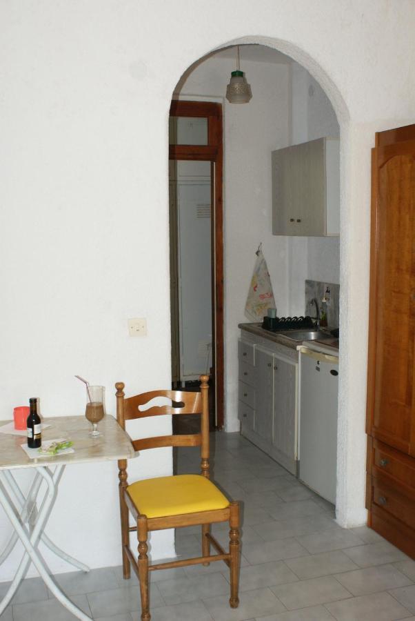 Hotel Agni -Enoikiazomena Diamerizmata Kallithea  エクステリア 写真
