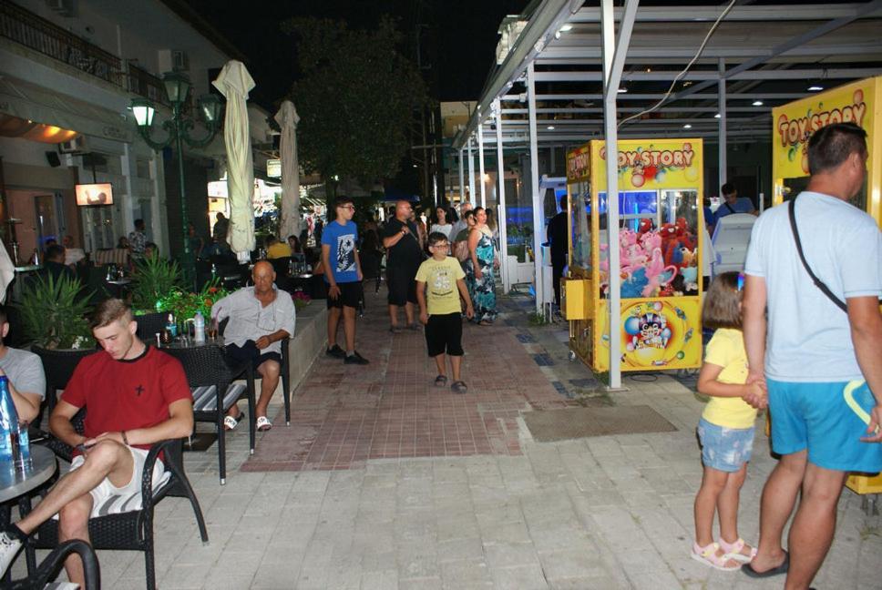 Hotel Agni -Enoikiazomena Diamerizmata Kallithea  エクステリア 写真