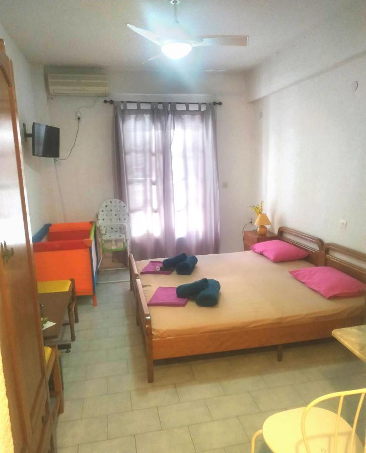 Hotel Agni -Enoikiazomena Diamerizmata Kallithea  エクステリア 写真