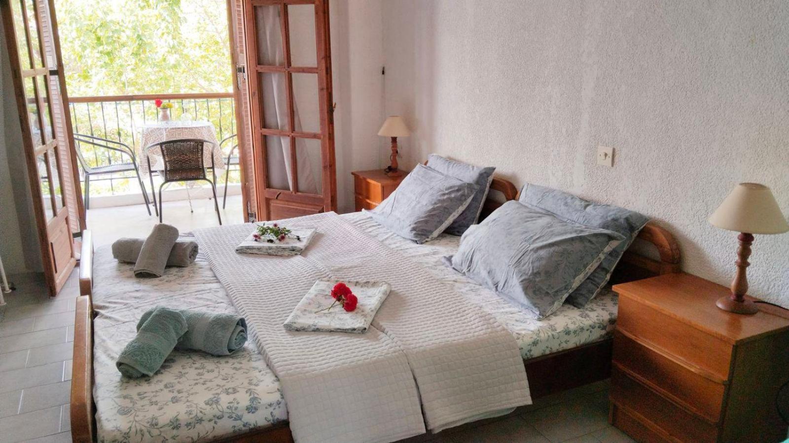 Hotel Agni -Enoikiazomena Diamerizmata Kallithea  エクステリア 写真